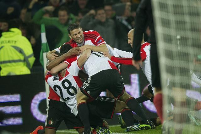 船并肩作战 船并肩作战