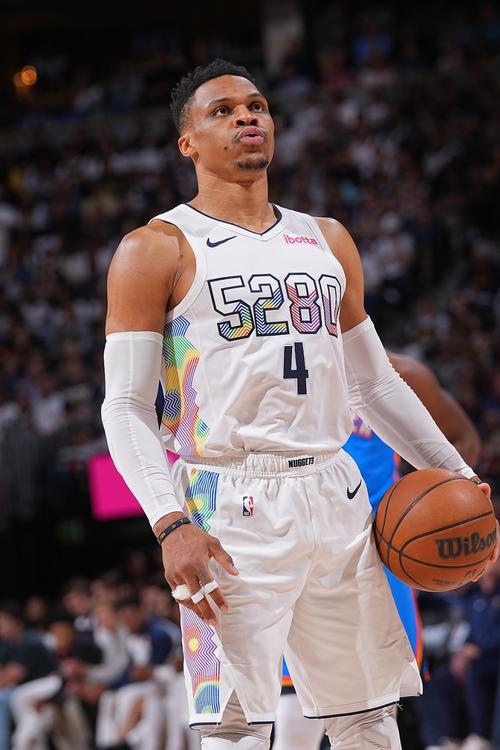 [NBA]腾出7000万空间！3换1正式报价！最快速度交易浓眉