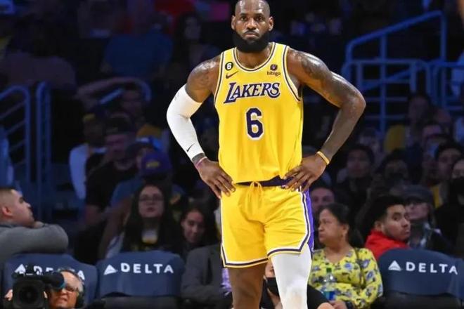 球队右路形 球队右路形