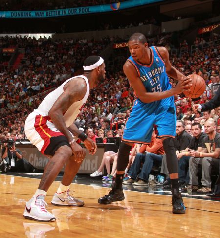 岁中场雅内 岁中场雅内